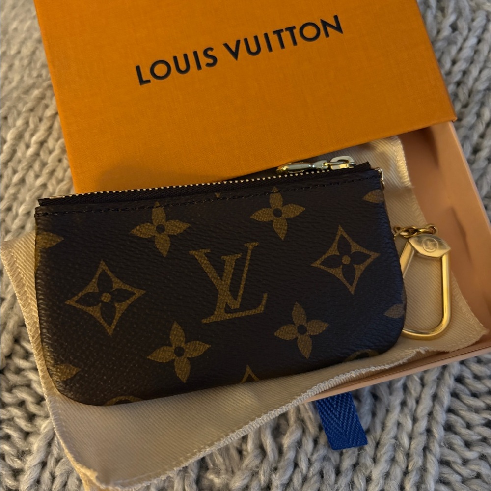 Authentic Louis Vuitton Brown Monogram Coin Pouch. New - Picture 3 of 5